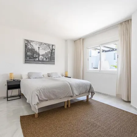 Naranjos Beautiful 1 Bedroom Penthouse Apartment Marbella