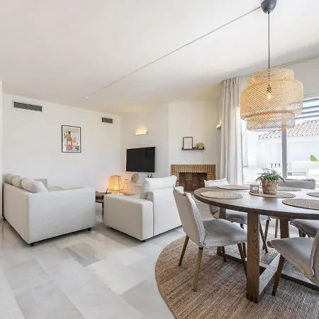 Naranjos Beautiful 1 Bedroom Penthouse Apartment Marbella